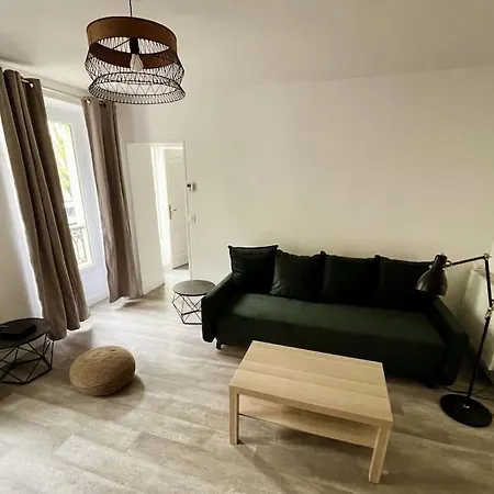 1br Et Canape Lit Dans Le Salon * Paris