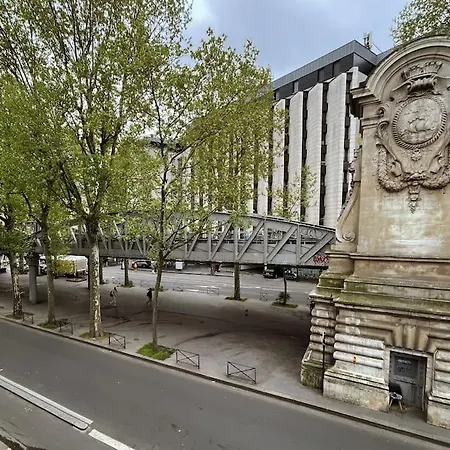 1br Et Canape Lit Dans Le Salon * Paris