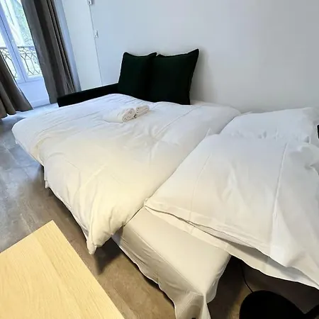 Appartement 1br Et Canape Lit Dans Le Salon Paris