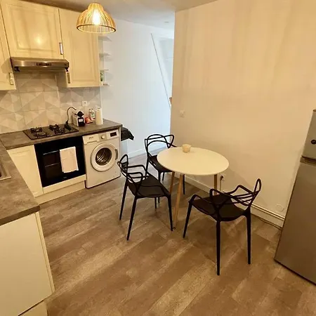 Appartement 1br Et Canape Lit Dans Le Salon