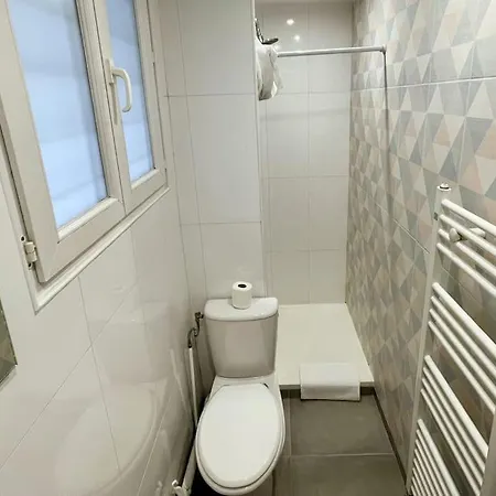 1br Et Canape Lit Dans Le Salon Appartement *